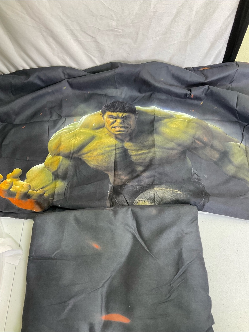 Black Graphic Hulk Print Duvet Cover and 2 Pillow Covers- Soft Bedding